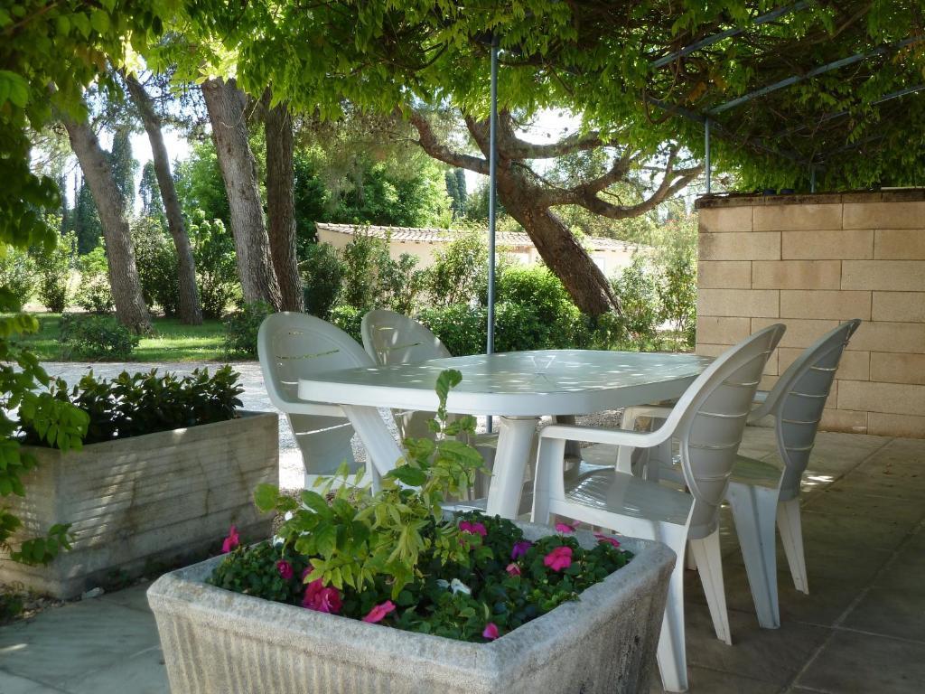 Bed and Breakfast Les Cigales Saint-Andiol Exterior foto